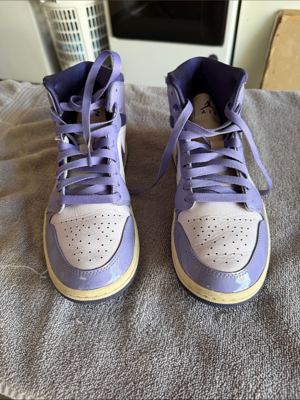 Jordon Nike Low-Top Sneakers in Purple & White